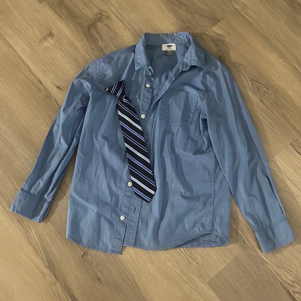 EUC - Youth dress shirt and tie